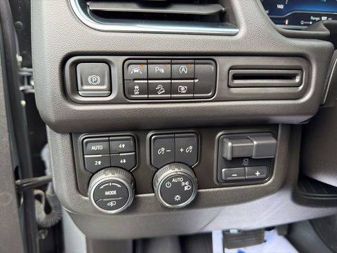 Used 2023 Chevrolet Tahoe Z71 w/ Z71 Off-Road Package AWD/4WD image 15