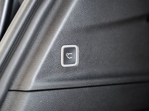 New 2026 Chrysler Pacifica Limited image 10