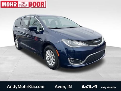 Used 2018 Chrysler Pacifica Touring Plus image 1