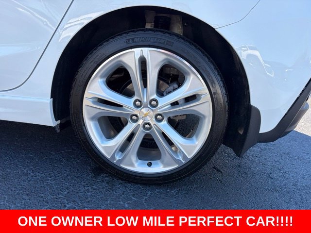 Used 2018 Chevrolet Cruze Premier FWD image 10
