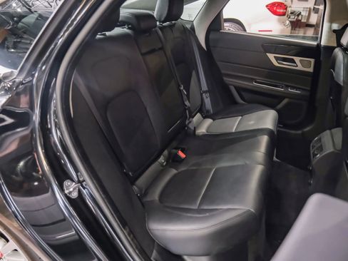 Used 2020 Jaguar XF Prestige RWD image 33