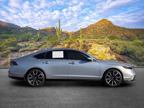 Used 2024 Honda Accord Touring image 3