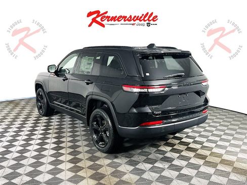 New 2025 Jeep Grand Cherokee Altitude image 5