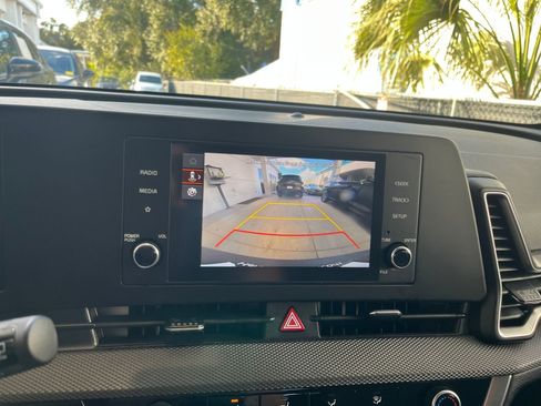 Used 2025 Kia Sportage LX image 17