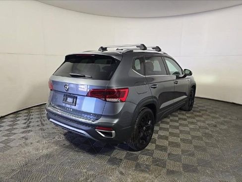 Used 2023 Volkswagen Taos SE w/ Panoramic Sunroof Package AWD/4WD image 3