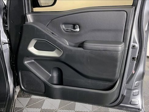 Used 2023 Nissan Frontier SV image 24