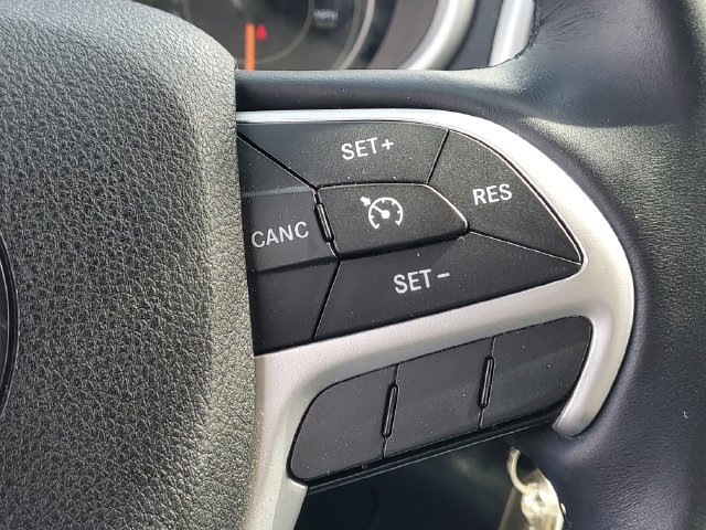Used 2016 Jeep Cherokee Trailhawk w/ Cold Weather Group AWD/4WD image 18