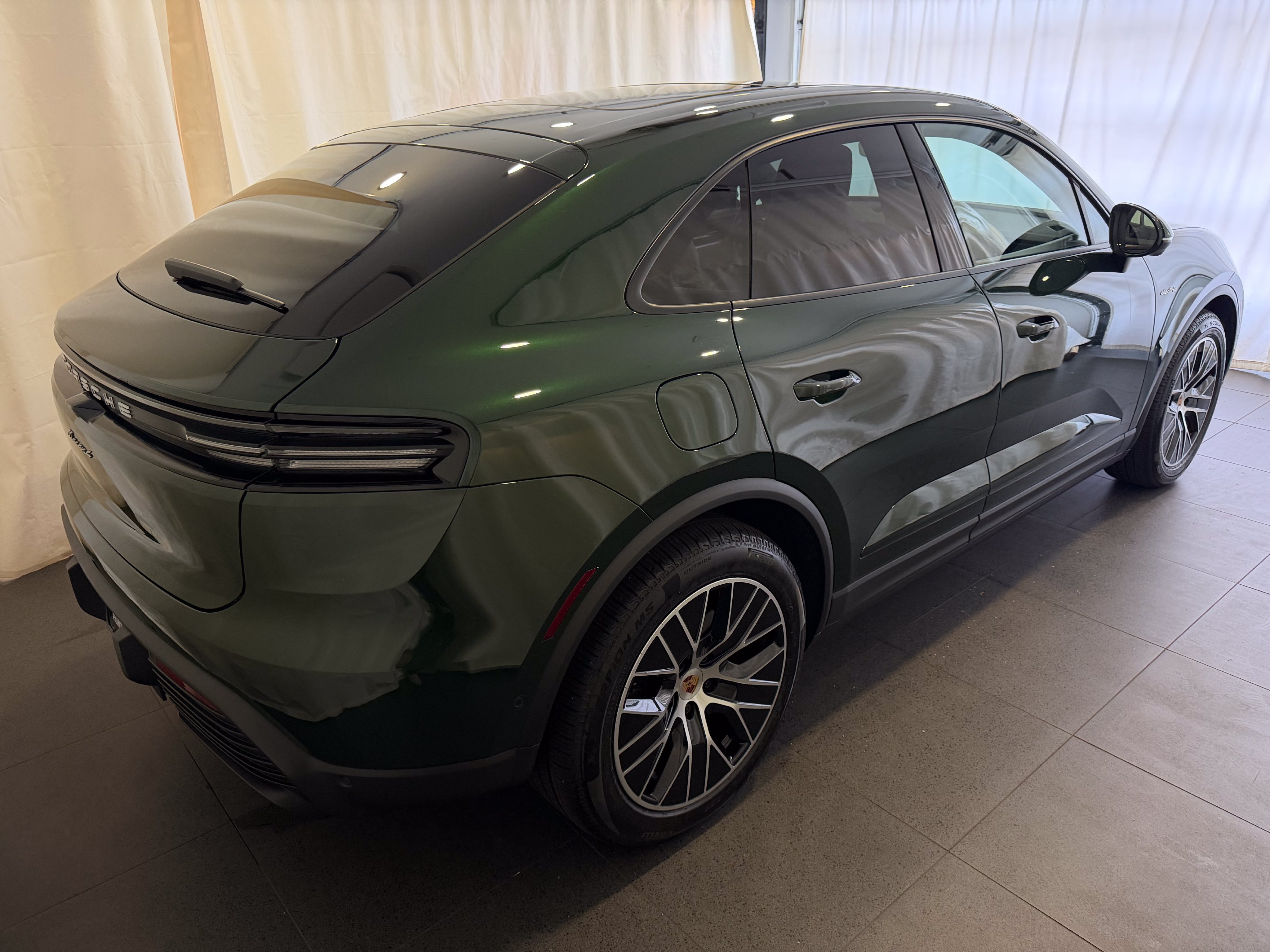 Certified 2026 Porsche Macan 4 Electric AWD/4WD image 9