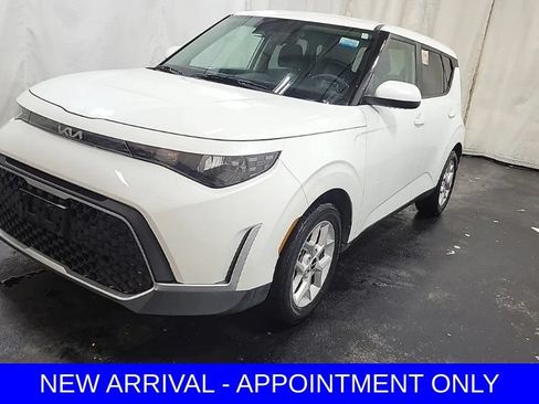 Used 2024 Kia Soul LX w/ Option Group 015 FWD image 1