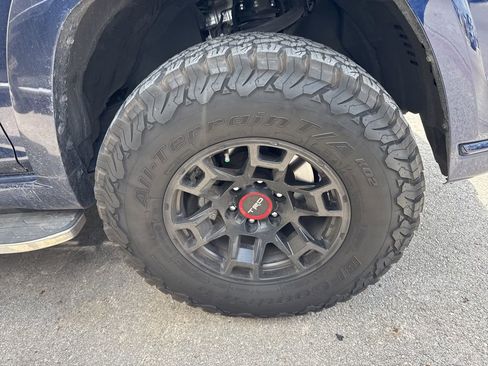 Used 2023 Toyota 4Runner TRD Sport w/ Technology Package image 3