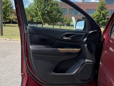 Used 2018 GMC Acadia SLE FWD image 14