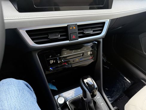 New 2026 Volkswagen Taos SE AWD/4WD image 18