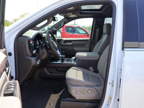 New 2026 GMC Sierra 1500 SLT image 7