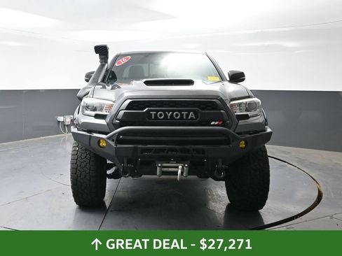 Used 2016 Toyota Tacoma TRD Sport w/ Towing Package AWD/4WD image 5