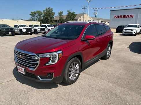 Used 2023 GMC Terrain SLT w/ LPO, Floor Liner Package FWD image 2
