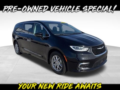 Used 2024 Chrysler Pacifica Touring-L FWD image 1