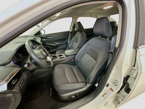 Used 2025 Nissan Altima 2.5 SV FWD image 13