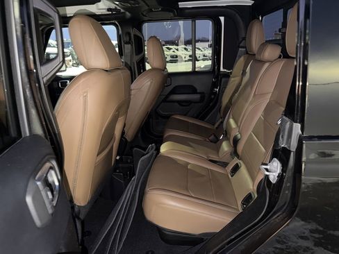 Used 2020 Jeep Gladiator Overland w/ Dual Top Group image 20
