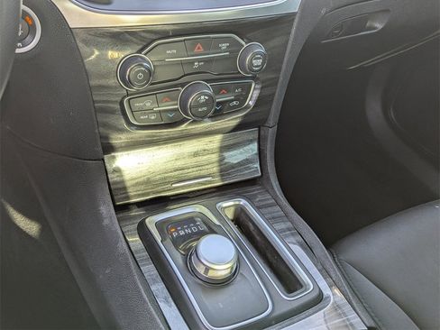 Used 2018 Chrysler 300 Touring w/ Sport Appearance Package image 20