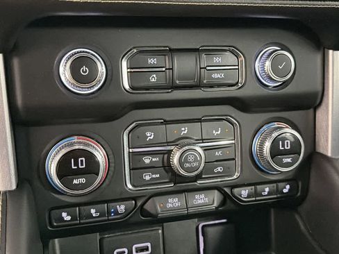 Used 2023 GMC Yukon SLT image 47