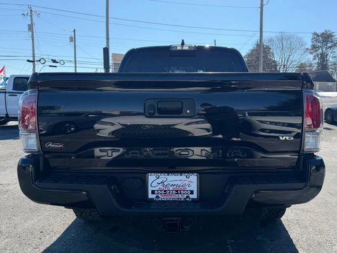Used 2020 Toyota Tacoma TRD Off-Road w/ Technology Package image 6