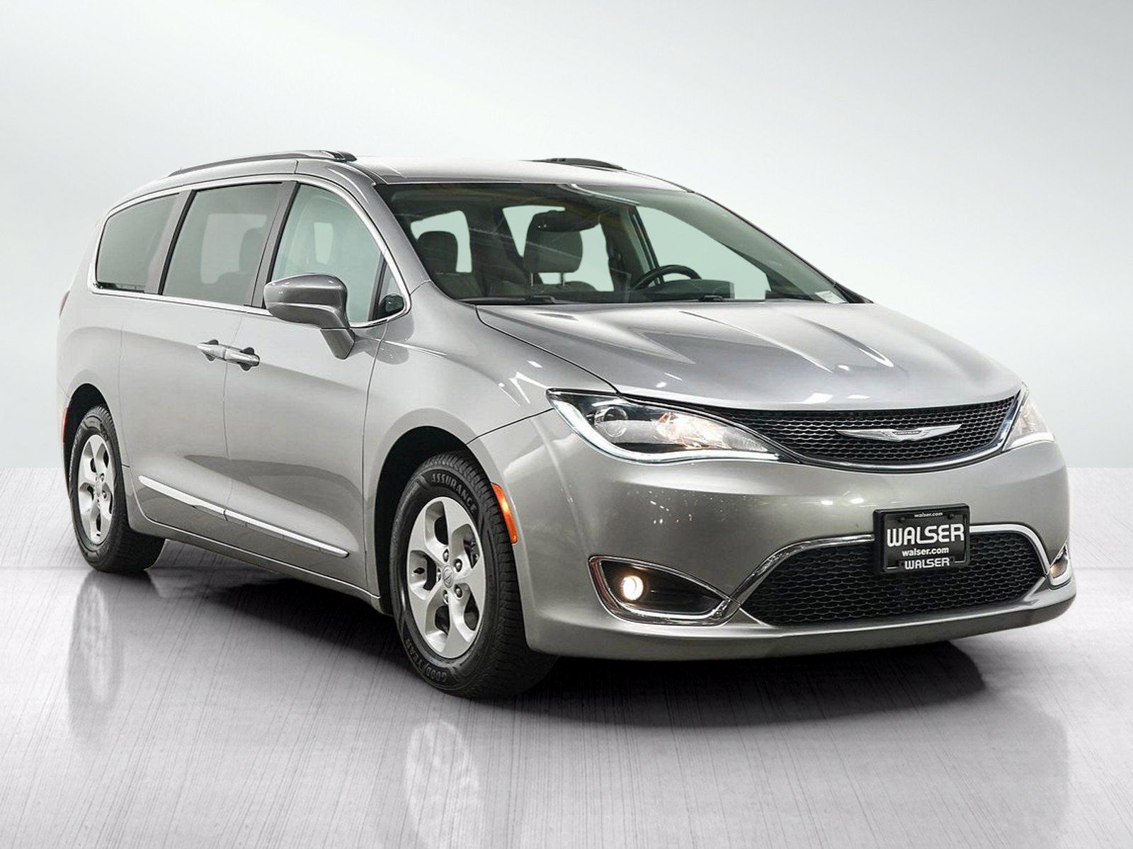 Used 2017 Chrysler Pacifica Touring-L Plus FWD image 7