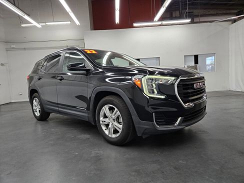 Used 2022 GMC Terrain SLE w/ Driver Convenience Package image 4