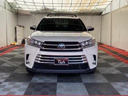 Used 2018 Toyota Highlander Limited AWD/4WD image 2