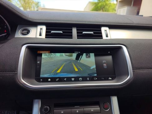 Used 2017 Land Rover Range Rover Evoque SE image 19