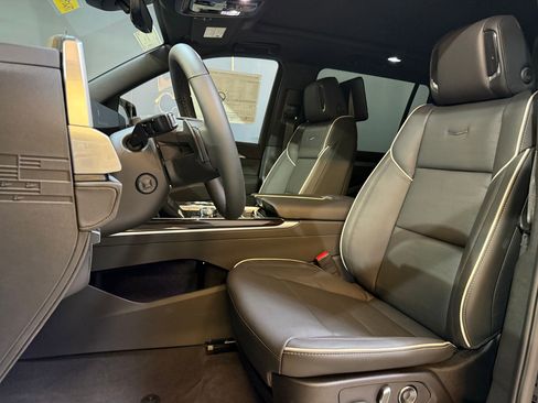 New 2026 Cadillac Escalade ESV Luxury w/ Touring Package image 5