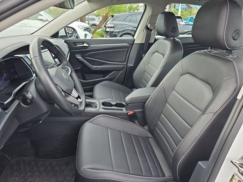 Certified 2024 Volkswagen Jetta SE w/ Panoramic Sunroof Package image 16