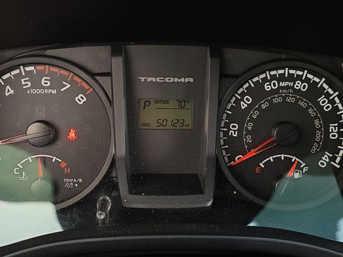 Used 2017 Toyota Tacoma SR image 15