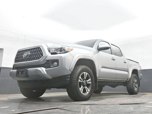 Used 2019 Toyota Tacoma TRD Sport AWD/4WD image 43