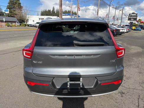 Used 2019 Volvo XC40 T5 Momentum image 4