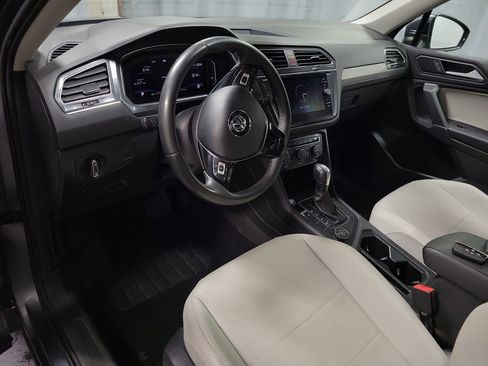 Used 2020 Volkswagen Tiguan SEL AWD/4WD image 14