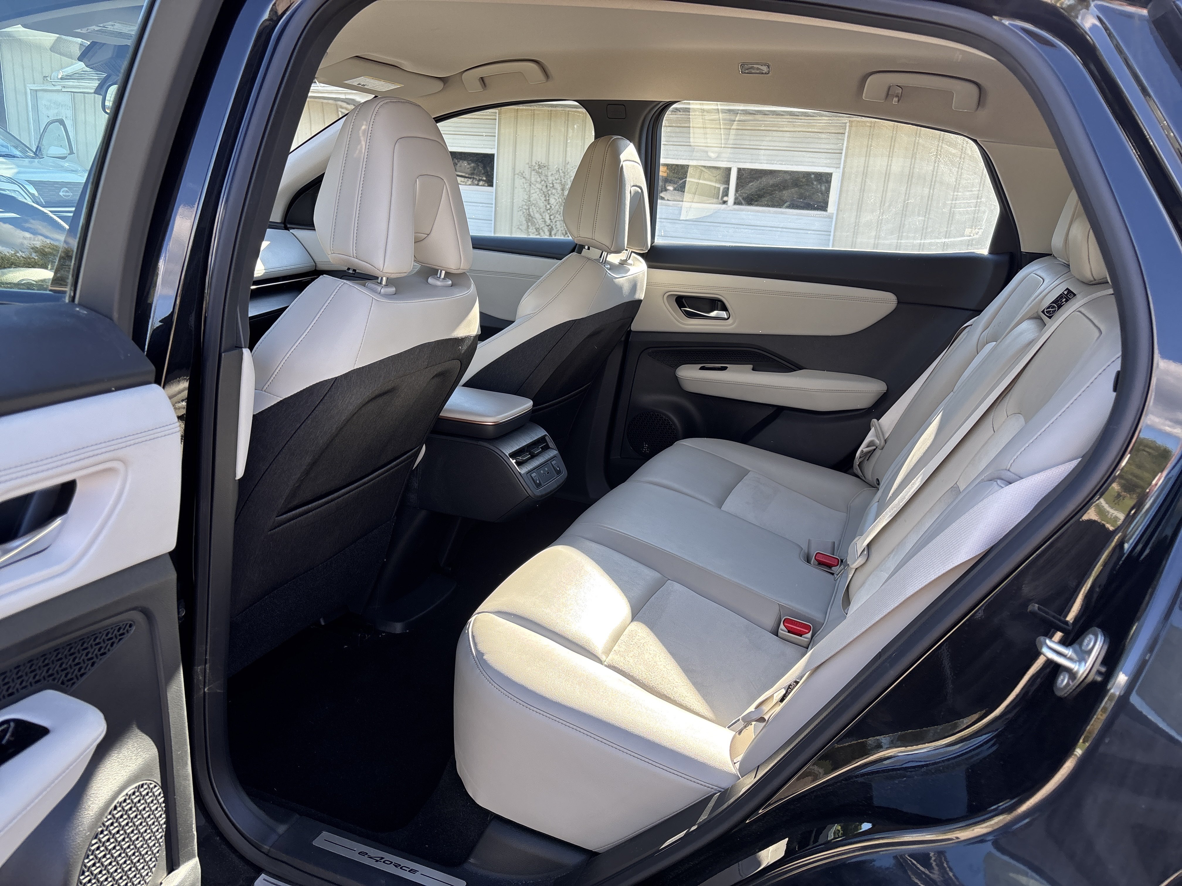 Used 2023 Nissan Ariya AWD image 17