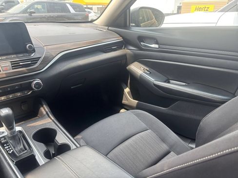 Used 2025 Nissan Altima 2.5 SV FWD image 33