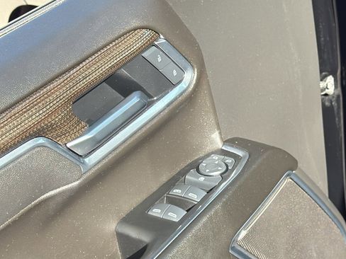 Used 2025 Chevrolet Silverado 1500 LT image 9