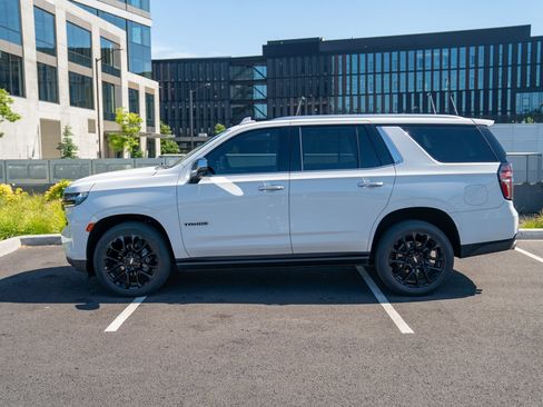 Used 2023 Chevrolet Tahoe Premier AWD/4WD image 2