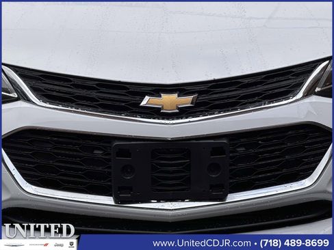Used 2017 Chevrolet Cruze LT w/ Convenience Package image 6