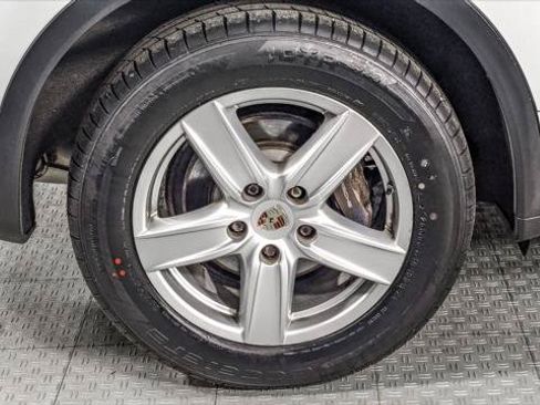 Used 2014 Porsche Cayenne Platinum Edition AWD/4WD image 31