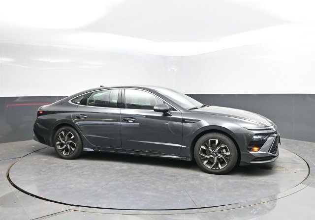 Used 2025 Hyundai Sonata SEL FWD image 3