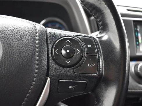 Used 2017 Toyota RAV4 XLE AWD/4WD image 23