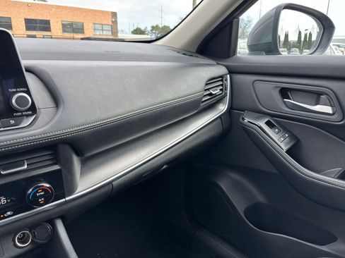 Used 2025 Nissan Rogue SV image 37