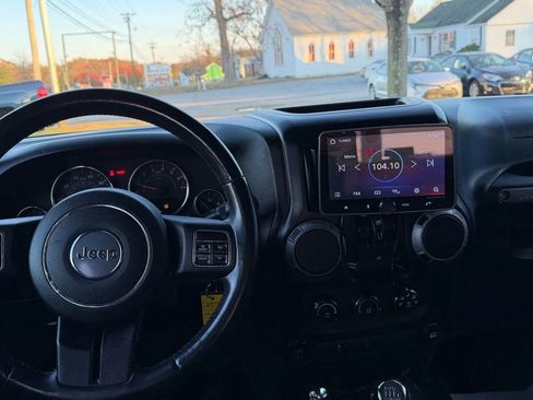 Used 2012 Jeep Wrangler Unlimited Sport image 19