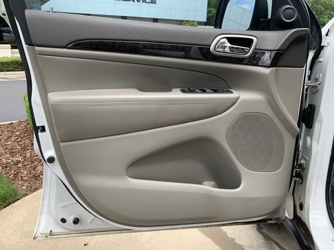 Used 2013 Jeep Grand Cherokee Laredo RWD image 14
