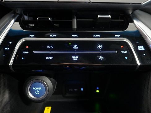 Used 2022 Toyota Venza XLE image 19