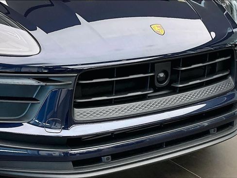 Used 2023 Porsche Macan image 31