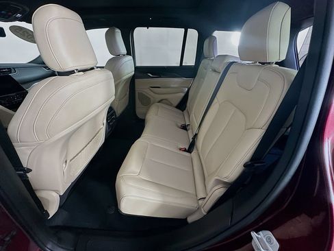 Certified 2025 Jeep Grand Cherokee Limited w/ Luxury Tech Group II AWD/4WD image 37