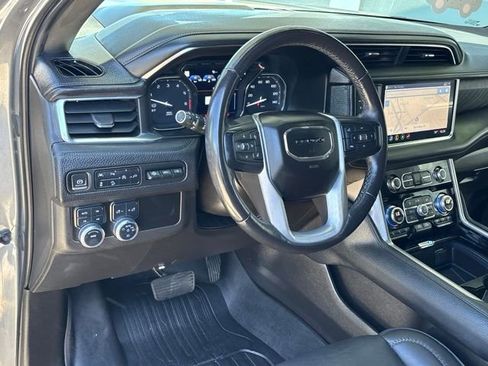 Used 2021 GMC Yukon XL Denali w/ Denali Premium Package AWD/4WD image 15